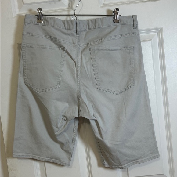 H&M Slim Fit Jean Shorts Size 34 light beige cotton blend - Picture 2 of 5